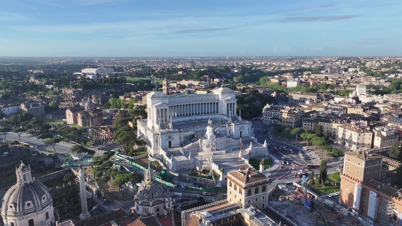 Piazza Venezia a Roma, nel Lazio. Patrimonio culturale. Splendido palazzo medievale. Piazza Venezia a Roma, nel Lazio. Paesaggio urbano. Monumento all'Altare della Patria. Skyline di Roma