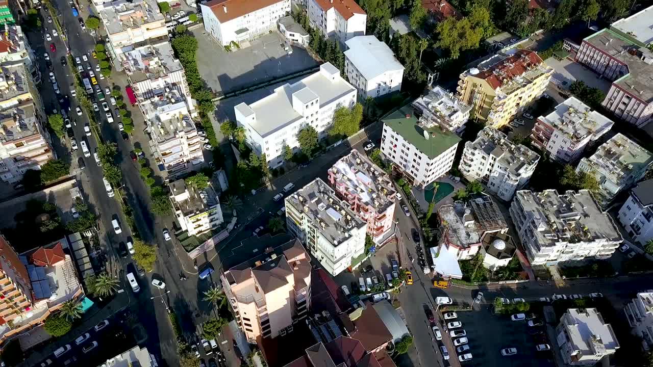 건물, 거리, 자동차 가 있는 도시 의 공중 사진