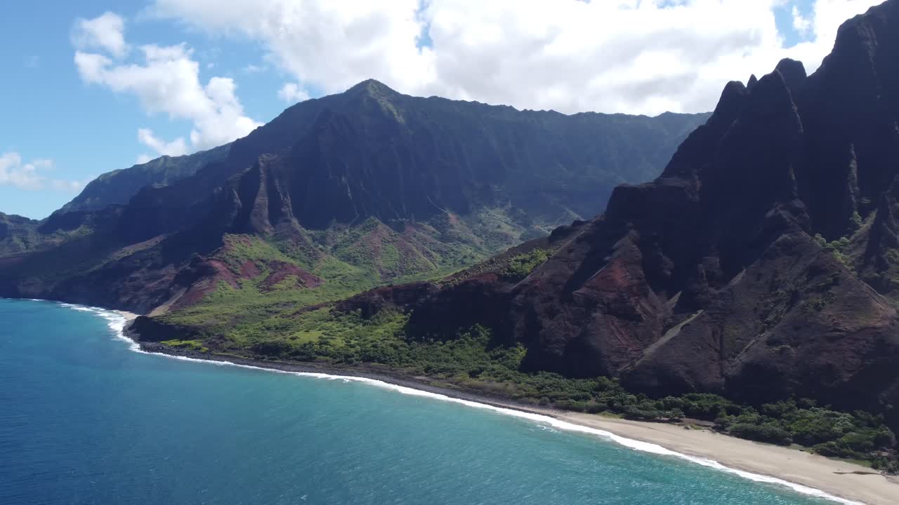 Hawaii'deki Na Pali Sahili Drone ile