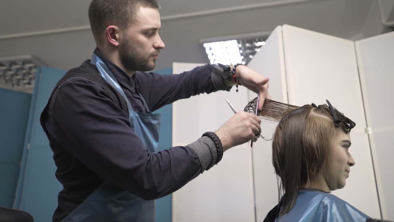 Hairdresser cutting hair. Stylist cutting woman hair in salon pool