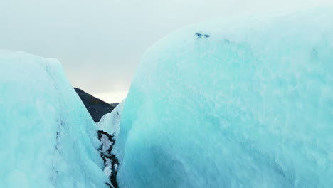 toma de drone de las grietas del glaciar vatnajokull