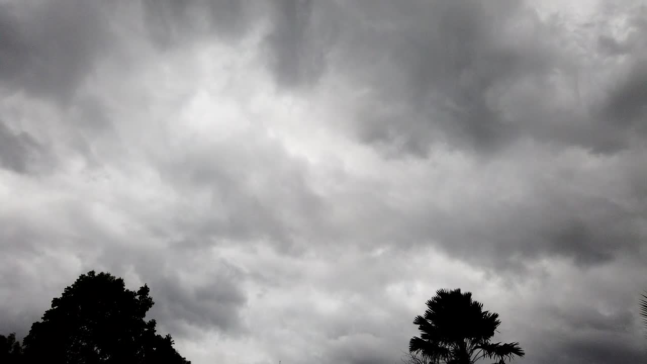 몬순 구름의 시간 경과, 인도의 비오는 날씨, 비구름, 사이클론 동안의 날씨