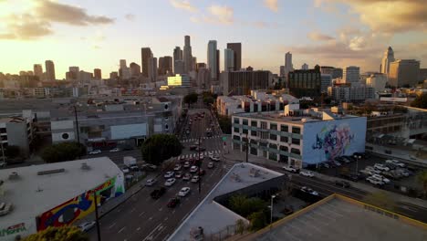 カリフォルニア州ロサンゼルスのスカイラインから空中高速プルアウト