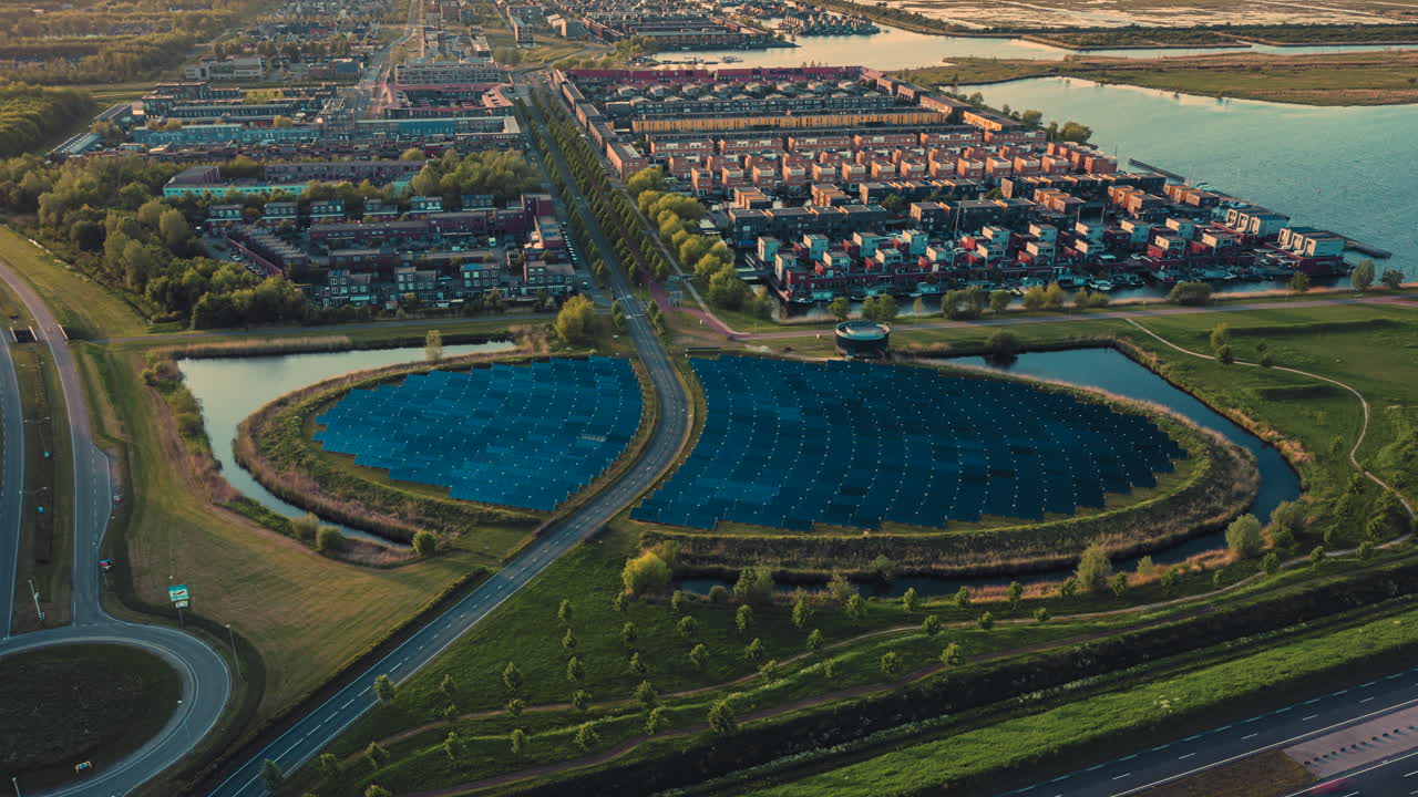 이 동적 hd 하이퍼스 (hyperlapse) 로 태양광 공원의 광활한 아름다움을 발견하십시오.