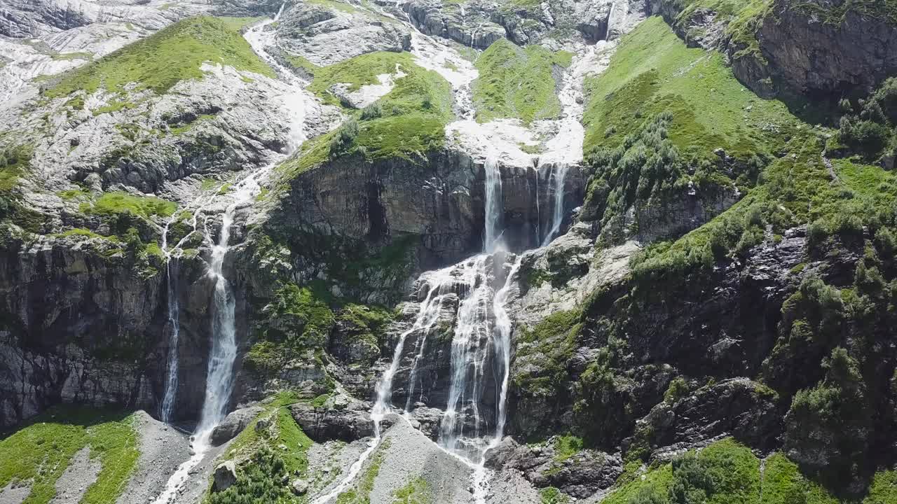 cascadas de montaña
