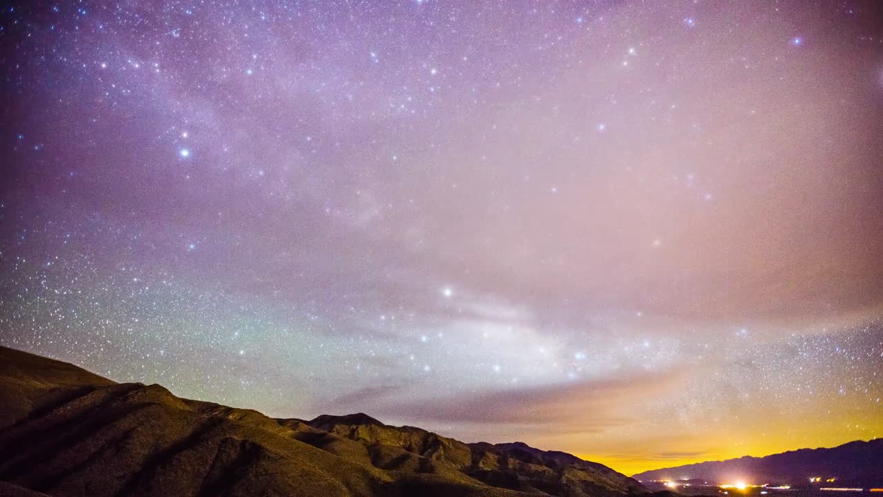 타임 스 - 산맥 위로 이동하는 은하계 - 4k