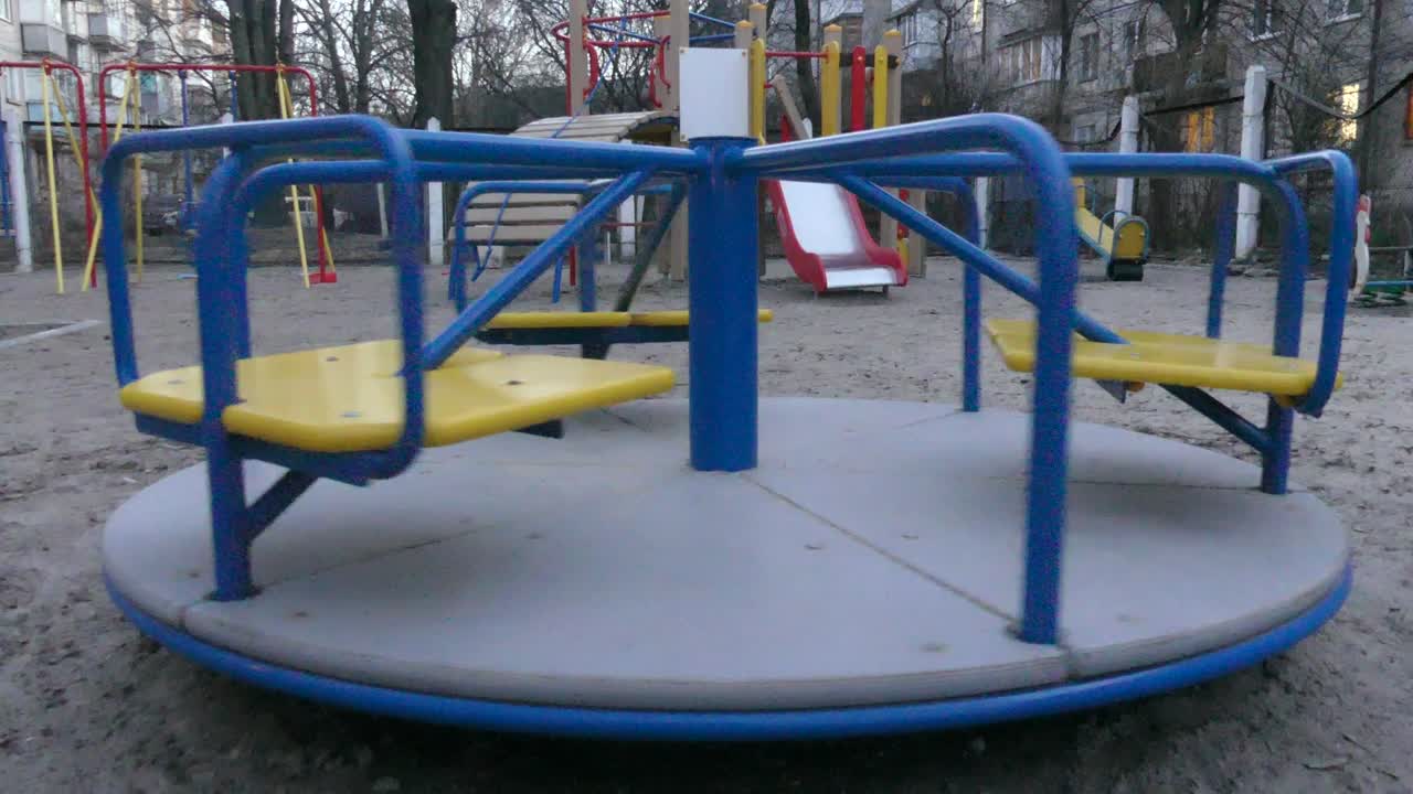 carrusel giratorio carrusel infantil simple giratorio alrededor compuesto con vista subjetiva.