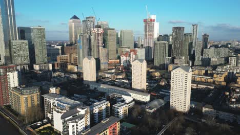 Vista-De-ángulo-Alto-Sobre-El-Horizonte-De-Canary-Wharf-En-El-Este-De-Londres,-Reino-Unido