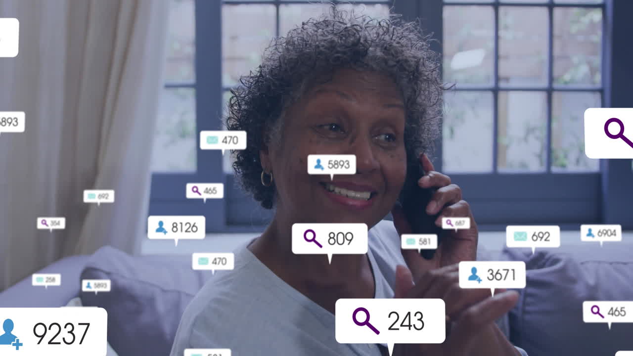 Animazione di metriche dei social media su donna che parla al telefono e sorride