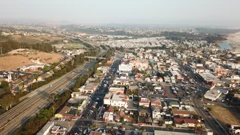 ciudad de pismo en california vista desde un dron