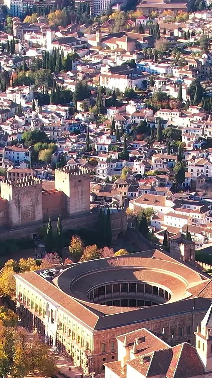 Menjelajahi pemandangan Granada dengan bangunan bersejarah dan budayanya