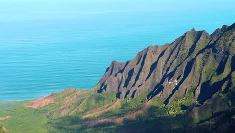 Hd-Hawaii-Kauai-Cámara-Lenta-Panorámica-De-Derecha-A-Izquierda-De-Una-Hermosa-Vista-Elevada-Del-Océano-Desde-El-Mirador-Pu&#39;u-O-Kila