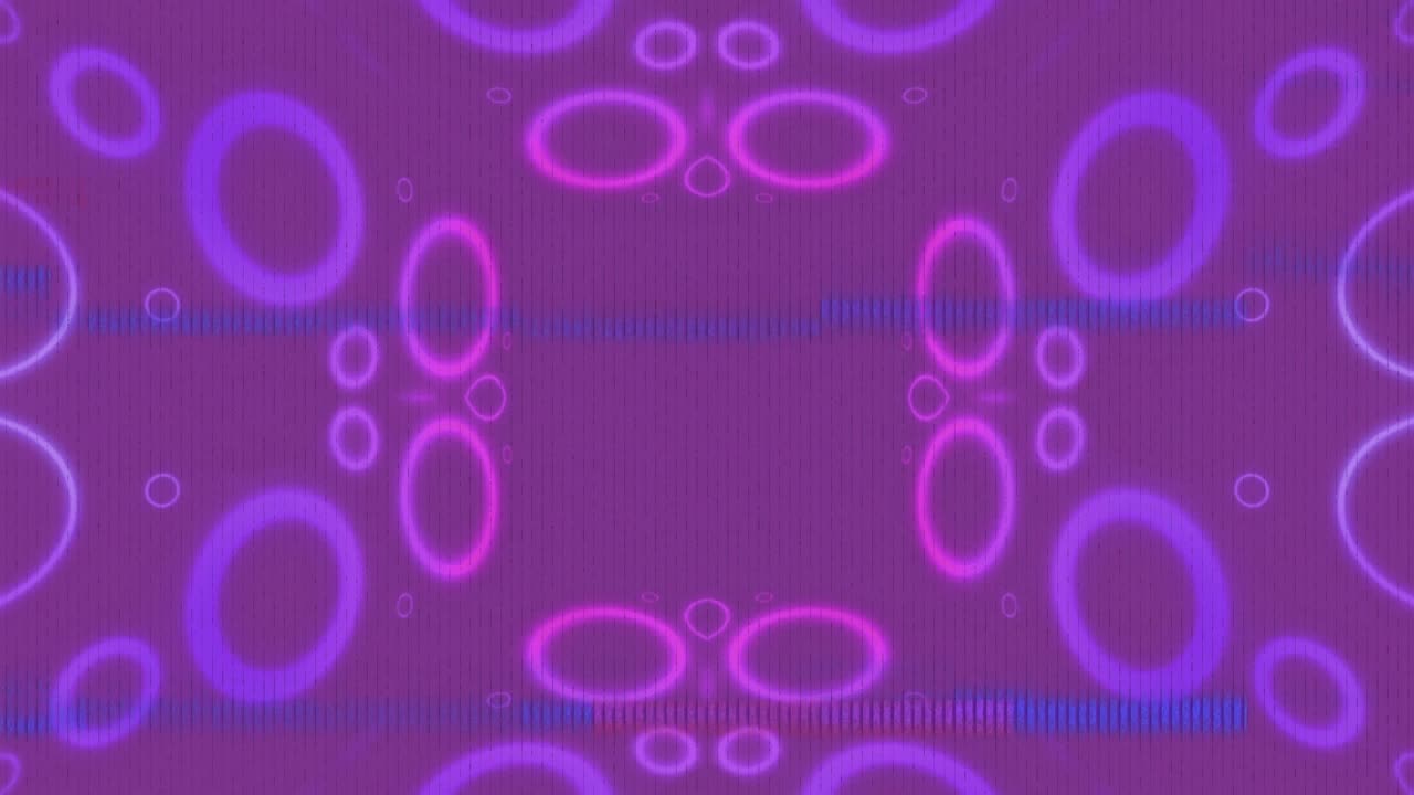 Na één seconde vervagen scanlijnen en vormen neonringen een glitch met wegvegende, oplossende en overgaande ringen.