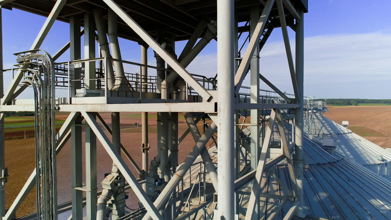 Grain elevator. The modern agricultural enterprise. Grain processing. Storage of grain