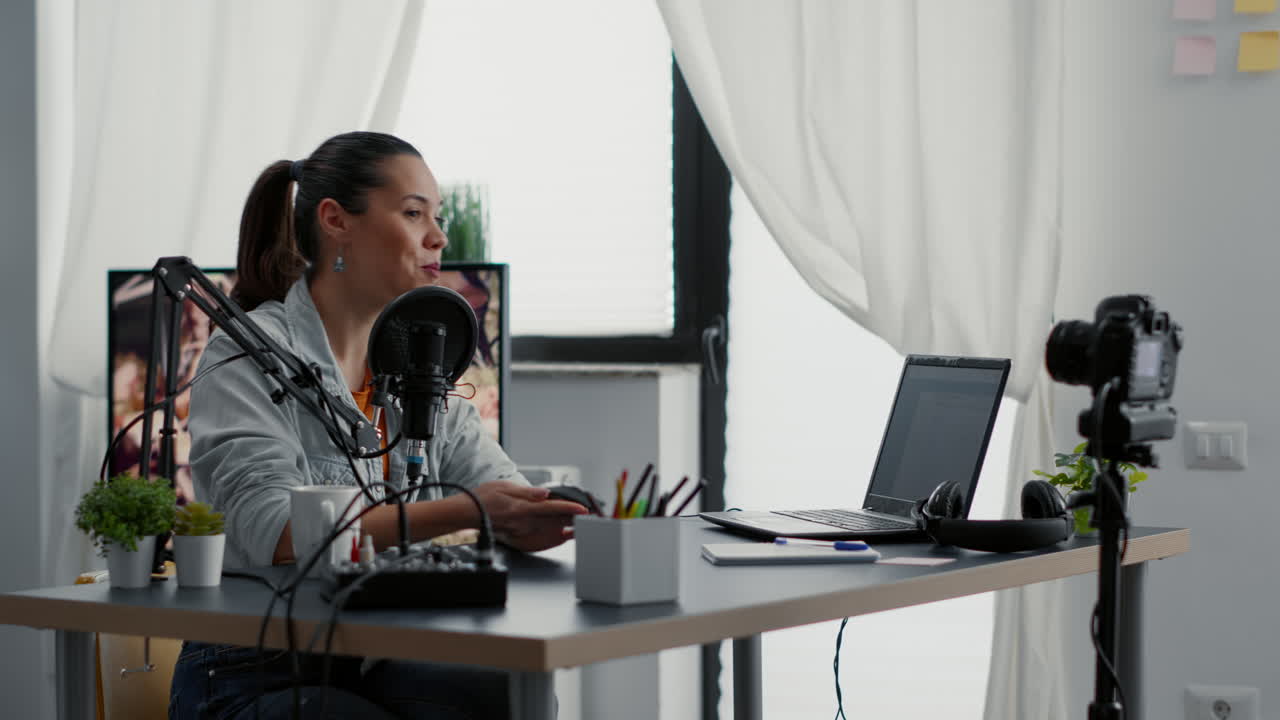 Tech product reviewer unboxing wireless modern mouse while presenting it to audience