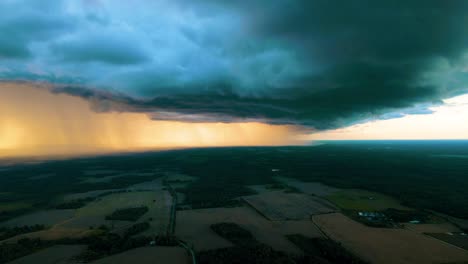 Nubes-De-Tormenta-Sobre-Los-árboles