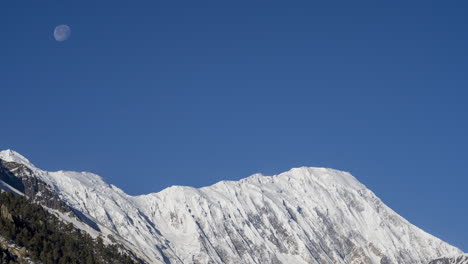 moon setting over tilicho peak timelapse. tight shot