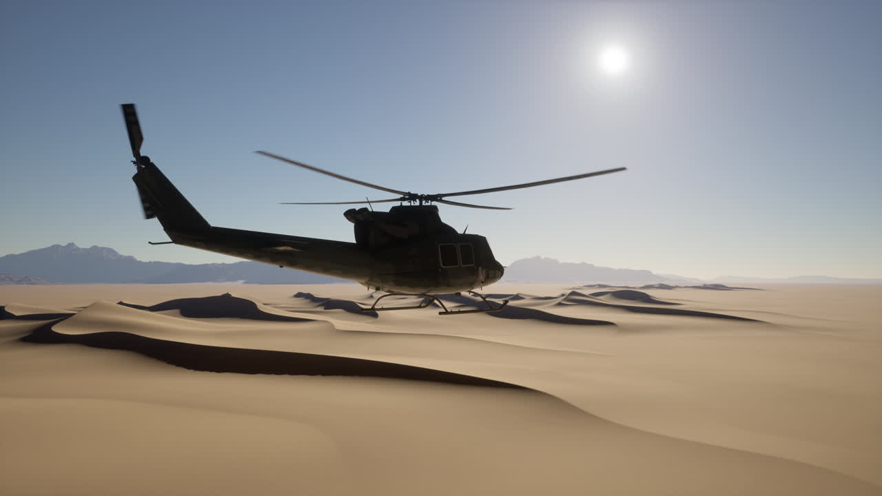 helicóptero militar volando sobre el paisaje desértico