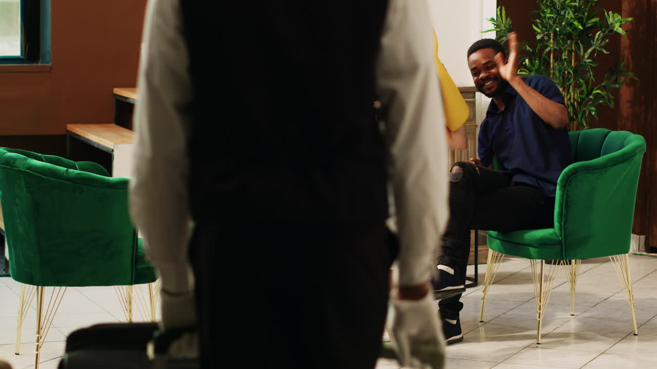 invitados que utilizan videoconferencia