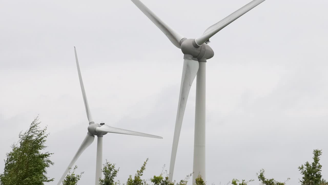 ветровые турбины, вращающиеся в данкелде, шотландия