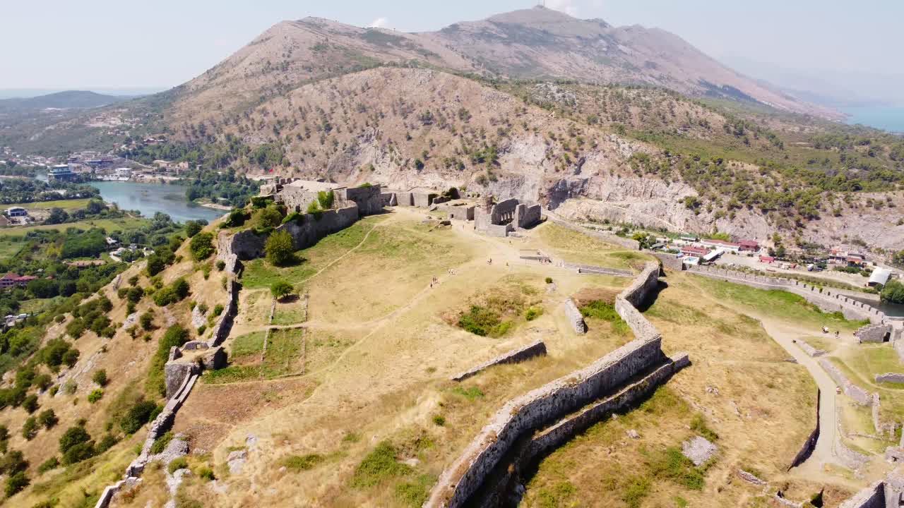 Bir Tepenin Üzerindeki Kalenin Hava Manzarası