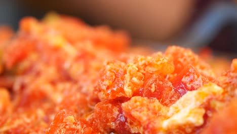 primer plano de la salsa roja
