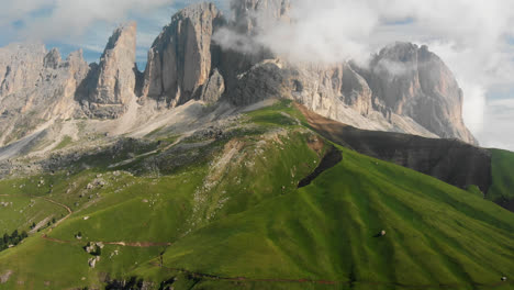 Senderismo-En-Dolomitas-Italia-Con-Un-Dji-Mavic-Air-Y-Un-Yi-4k-En-Un-Estabilizador