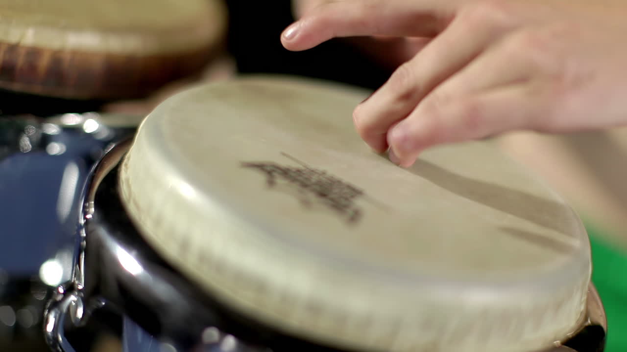 cantante y baterista de percusión