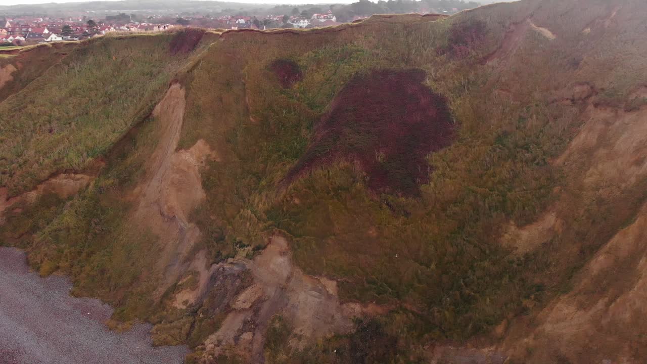 antena - acantilados en la costa de sheringham, inglaterra, gran tiro giratorio