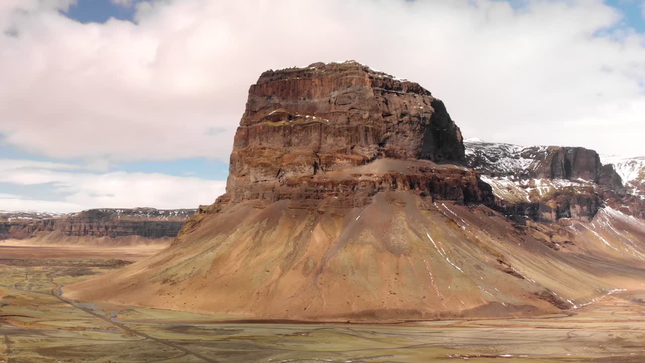 снимок с беспилотника над ледником ватнайокулл в исландии зимой