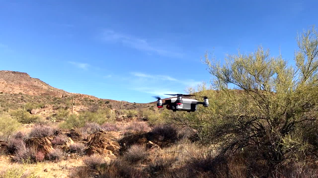 despegue de drones en un desierto en arizona