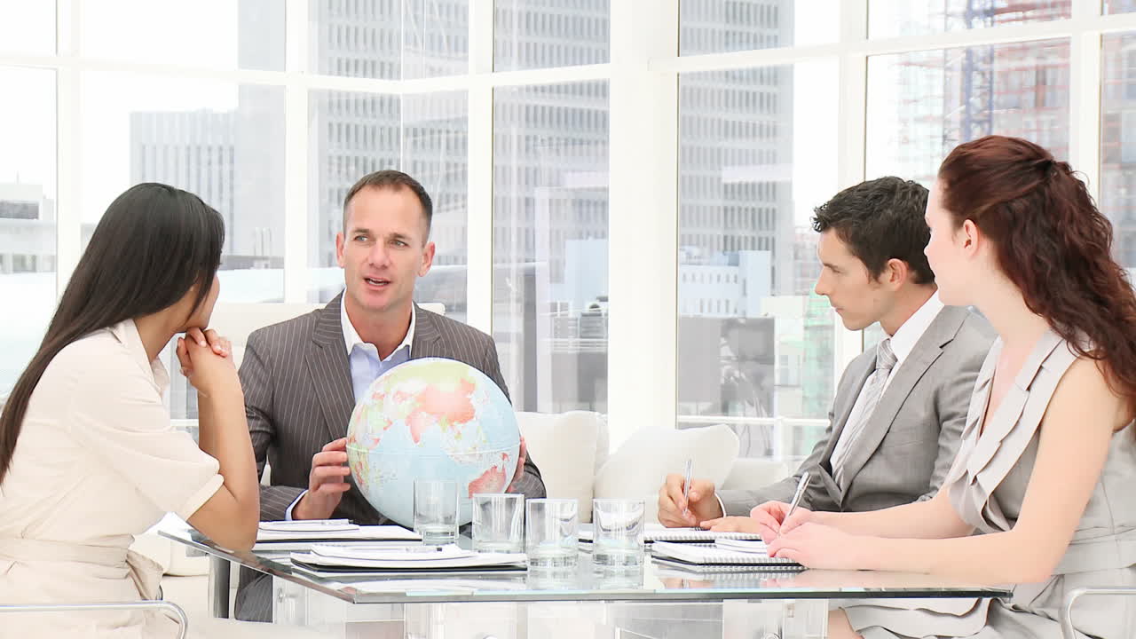 equipo de negocios teniendo una reunión en la oficina