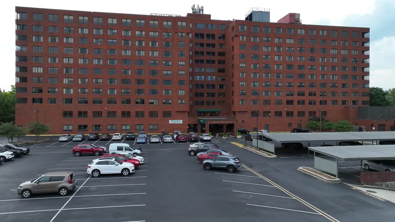 미국에서 큰 벽돌 아파트 건물