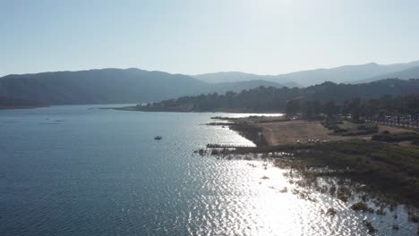 Aerial-descending-and-panning-shot-of-Lake-Casitas,-California