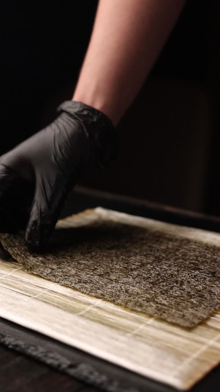 preparando el nori para el sushi