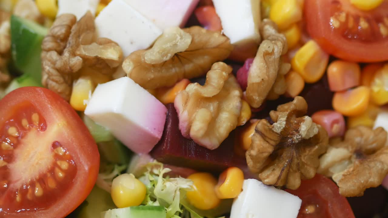 견과류와 치즈를 은 러드