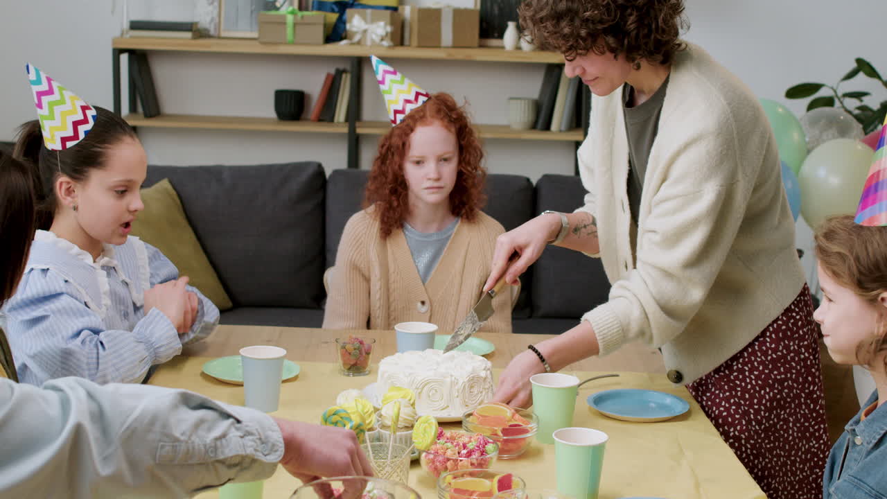 생일파티에서 아이들