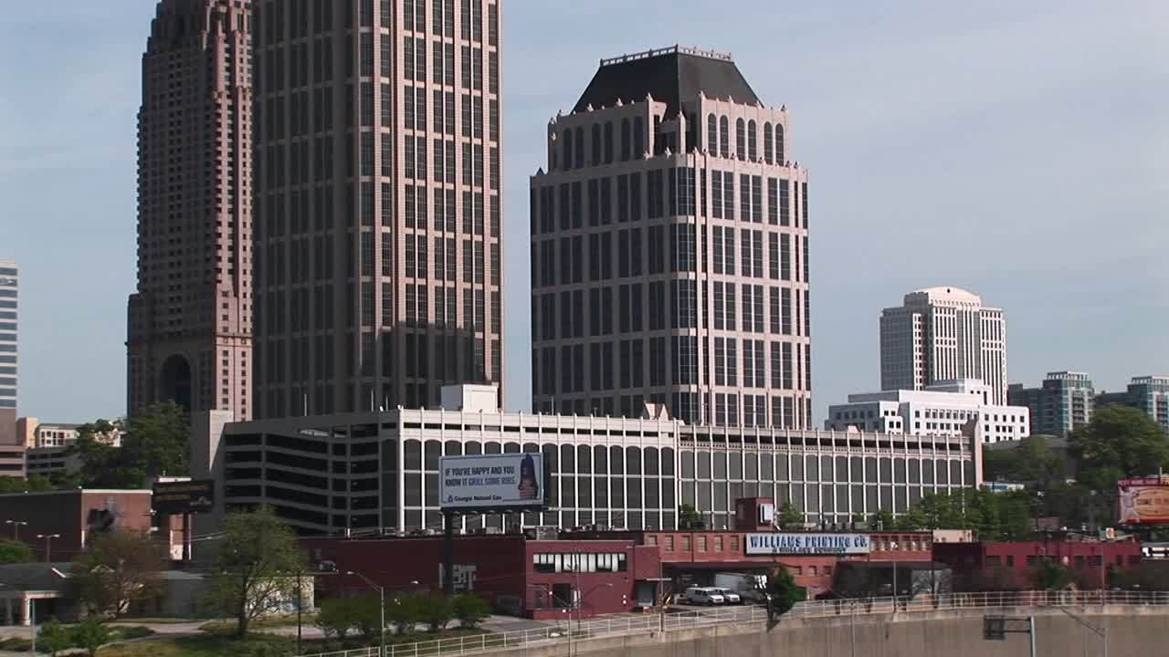 subir a uno de los edificios más altos de atlanta