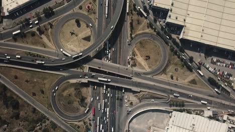 road interchange on the mexico-querétaro highway providing entry and exit to mexico city, with cars, trucks, and public transportation circulating in tepotzotlan area