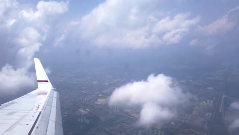 波音商用航班窗口, 看到高空, 白云和农村景观, 旅行假期夏季目的地概念位置:马来西亚库拉卢姆珀