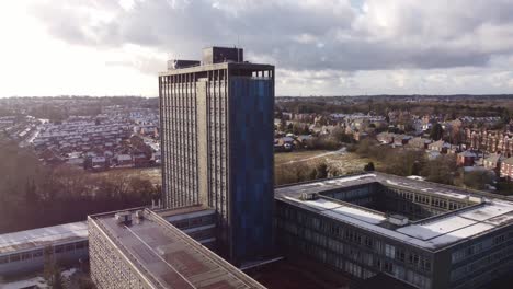 Pilkingtons-Glas-Hauptquartier-Blau-Hochhaus-Geschäftsbüro-Park-Antenne-Steigende-überführung-Ansicht