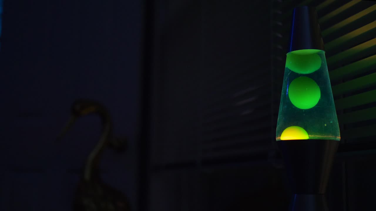 녹색 용암 램프를 닫습니다. 실시간