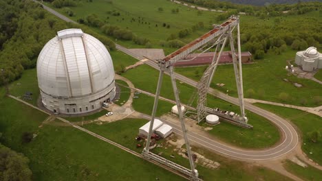 observatorio científico astrofísico especial. centro astronómico para observaciones terrestres del universo con un gran telescopio.