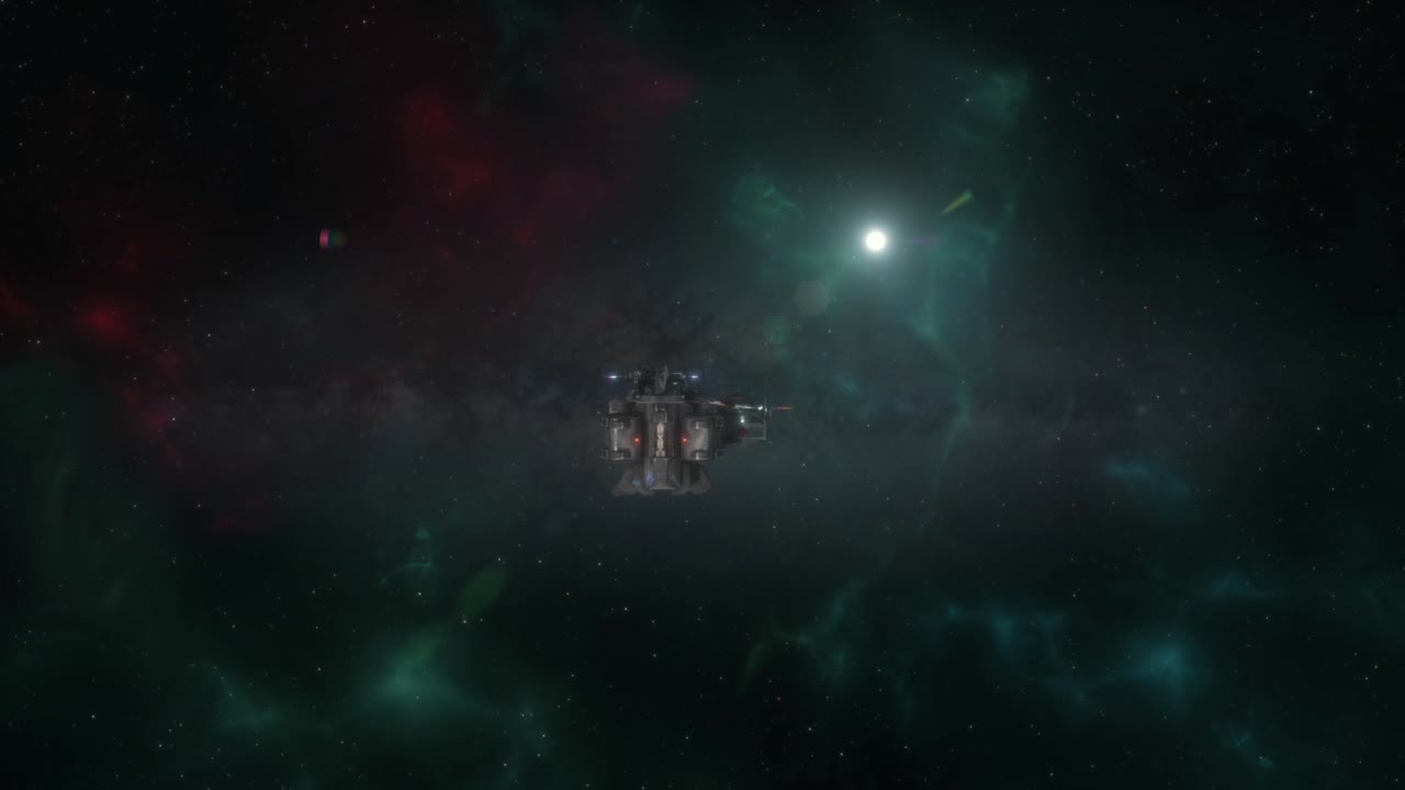 Vaisseau spatial militaire passant devant la caméra dans l'espace lointain