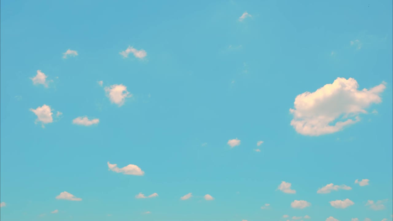 4k 타임 스, 구름을 배경으로 한 아름다운 파란색 파스텔 하늘, 구름과 함께 하늘, 날씨, 자연, 구름, 파란색 하늘.