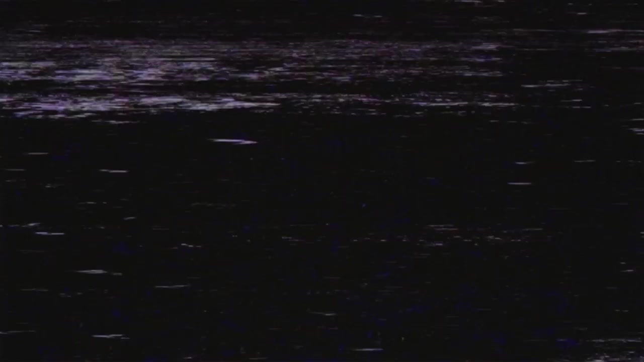 Rumore statico VHS ed effetto glitch con linee orizzontali