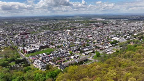 American-city-at-bottom-of-mountain-with-colorful-trees-in-Appalachia-during-spring