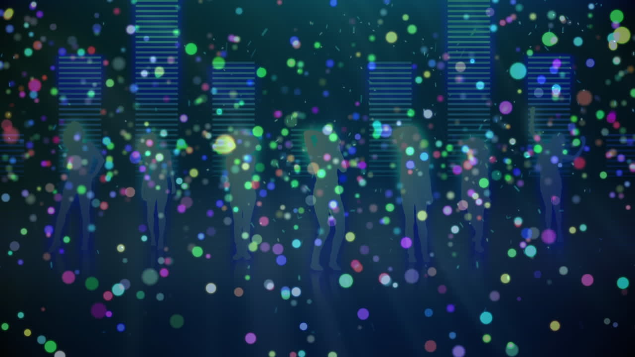 음악 이 ⁇ 라이저에 맞서 춤을 추는 사람들의 실루 ⁇  위에 빛의 반점이 있습니다.