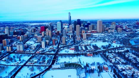 4k winter1-2 sobrevuelo aéreo edmonton prospects club de béisbol, el salón histórico de la liga comunitaria de rossdale, el estacionamiento al otro lado de la calle, y se dirigió al centro de la ciudad cubierto de nieve