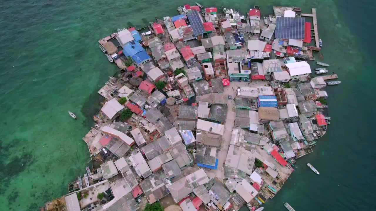 산타 크루즈 델 이슬로테, 세계에서 가장 인구가 많은 섬